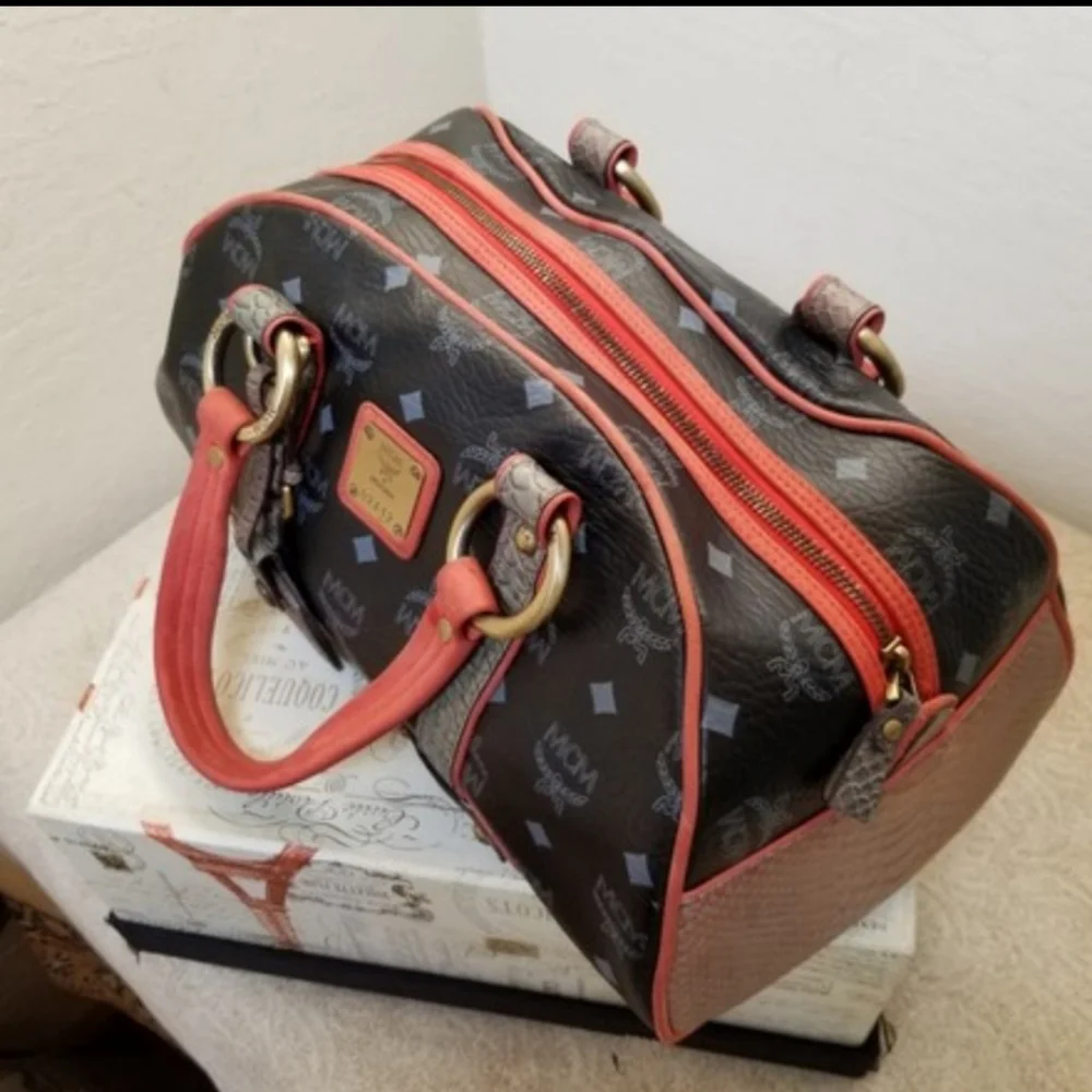 Authentic Unique Vintage Speedy Satchel ***SOLD ON ANOTHER SITE *** - Picture 3 of 6